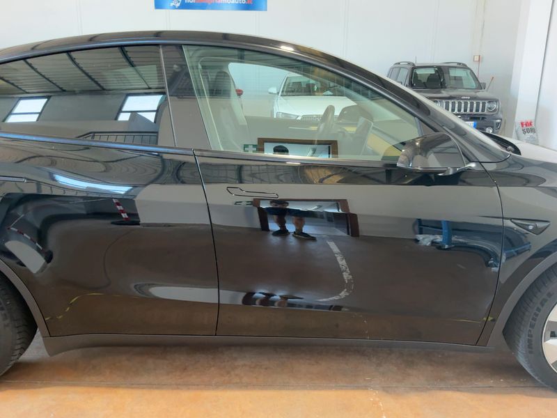 Tesla Model Y Standard Range — zdjęcie 7