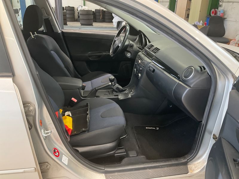 Mazda 3 1.6 Sport Comfort — zdjęcie 3