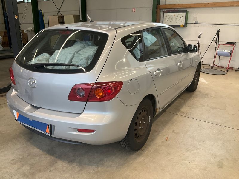 Mazda 3 1.6 Sport Comfort — zdjęcie 2