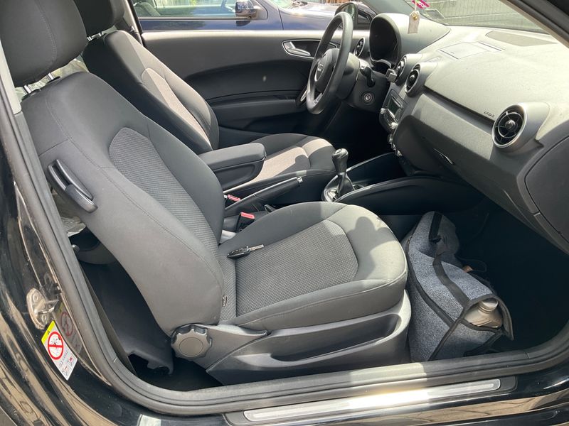 Audi A1 1.2 TFSI Attraction — zdjęcie 3