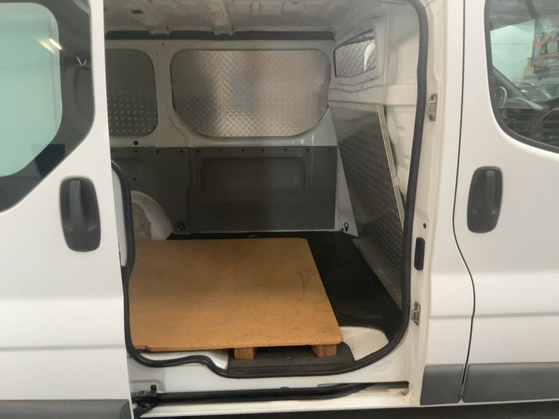 Renault Trafic 2.0 dCi L1H1 2,7t — zdjęcie 14