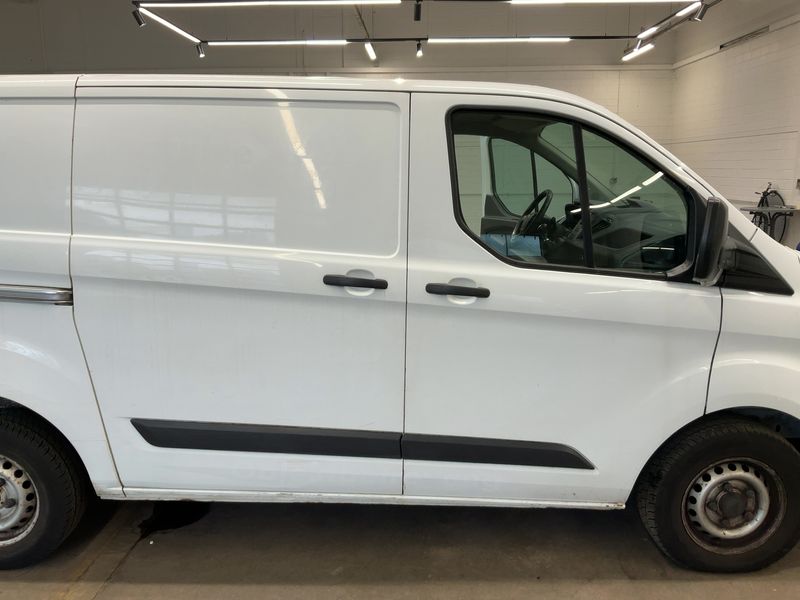 Ford Transit Custom 2.0 TDCi 280 L1 — zdjęcie 7