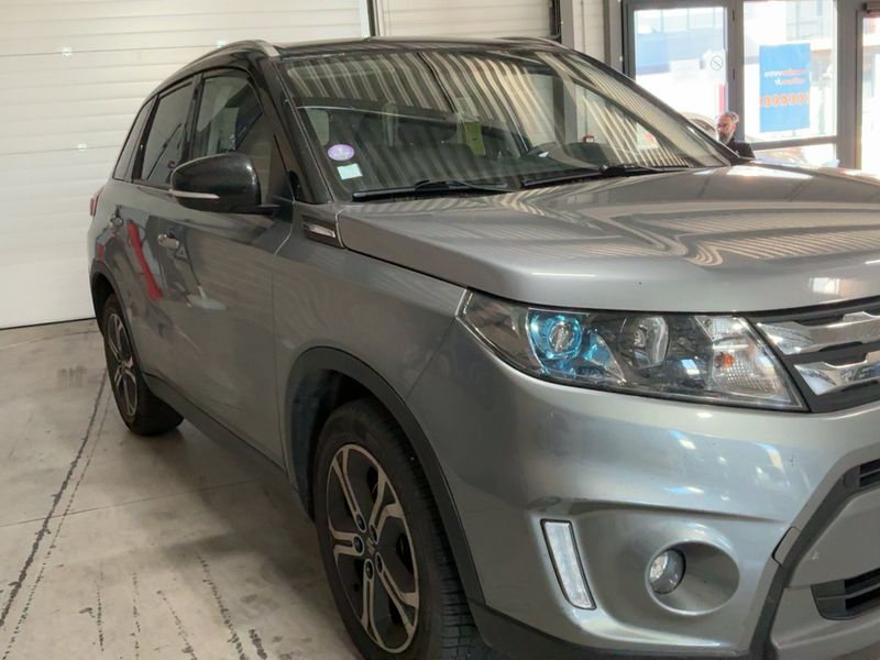 Suzuki Vitara 1.6 Comfort+ 4x4 — zdjęcie 8