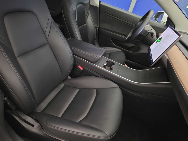 Tesla Model 3 Standard Range Plus RWD — zdjęcie 10