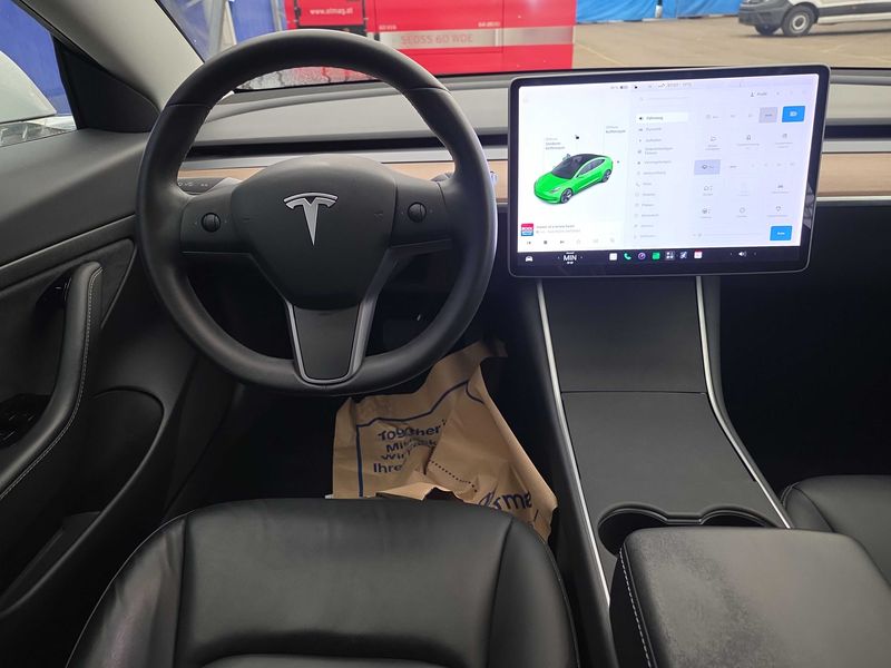 Tesla Model 3 Standard Range Plus RWD — zdjęcie 11