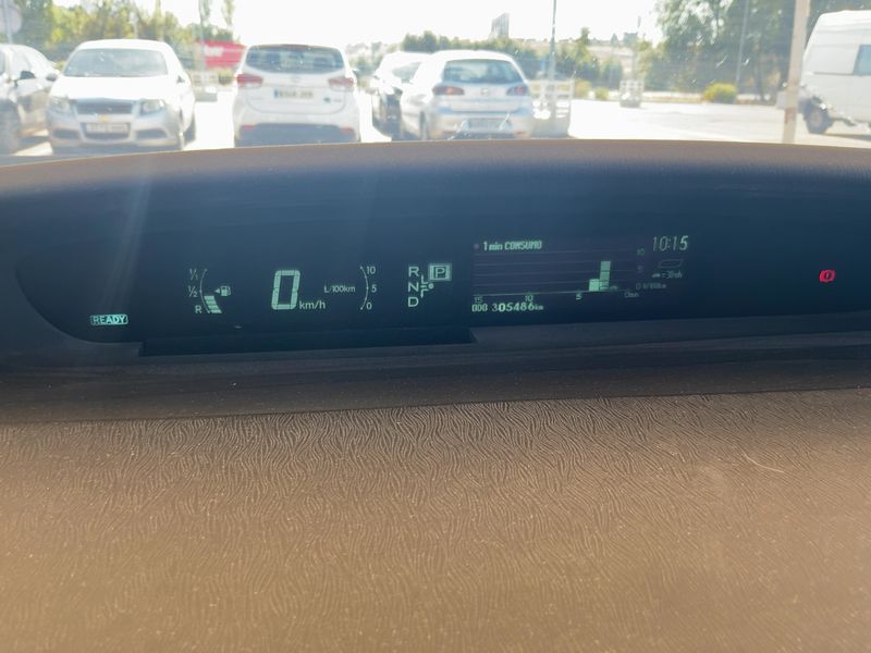 Toyota Prius 1.8 Eco — zdjęcie 13