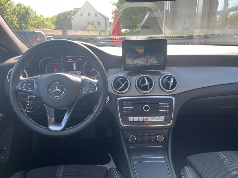 Mercedes-Benz CLA-Klasse CLA 220 Shooting Brake Urban — zdjęcie 11
