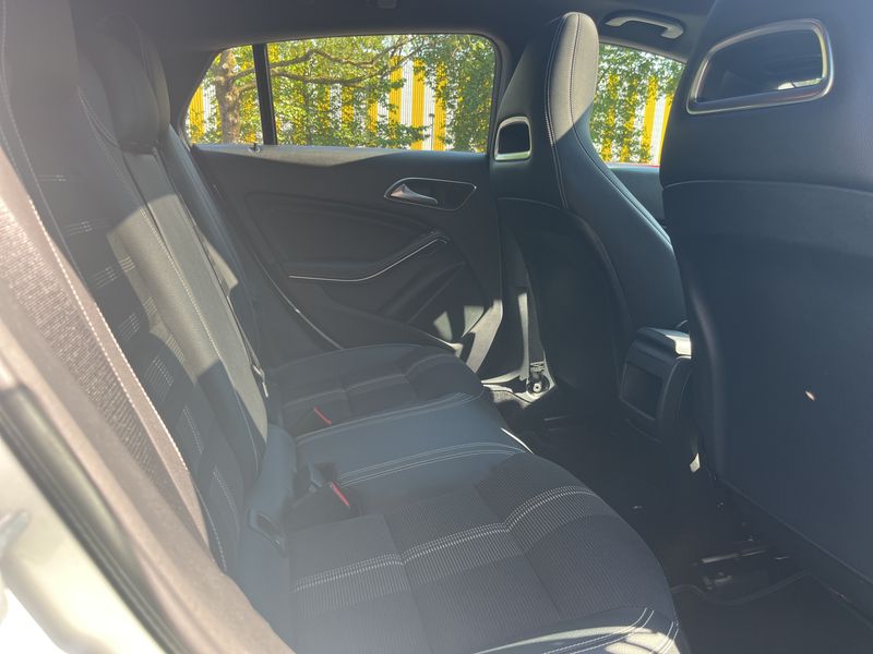 Mercedes-Benz CLA-Klasse CLA 220 Shooting Brake Urban — zdjęcie 14