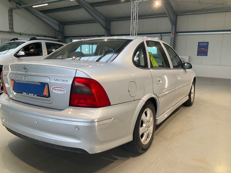 Opel Vectra 1.6 Selection — zdjęcie 2