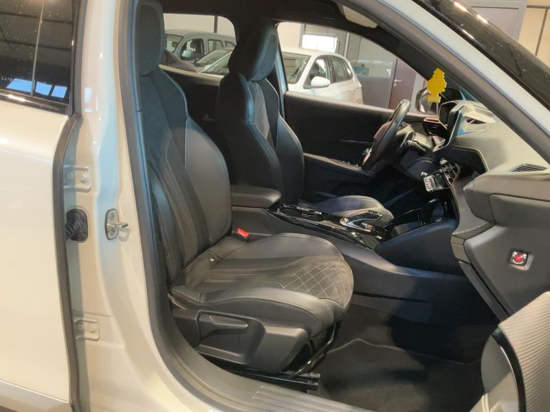 Peugeot 2008 1.2 PureTech GT — zdjęcie 11