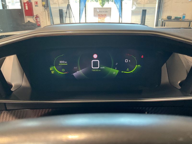 Peugeot 2008 1.2 PureTech GT — zdjęcie 13