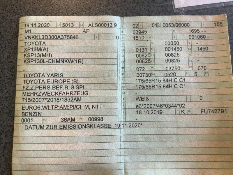 Toyota Yaris 1.0 Comfort — zdjęcie 15