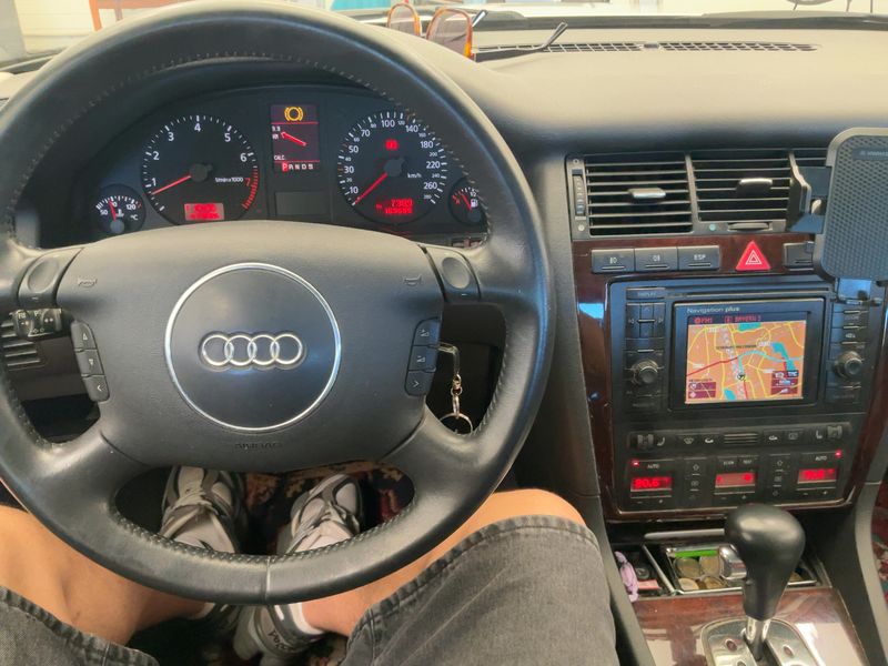 Audi A8 4.2 V8 quattro — zdjęcie 12