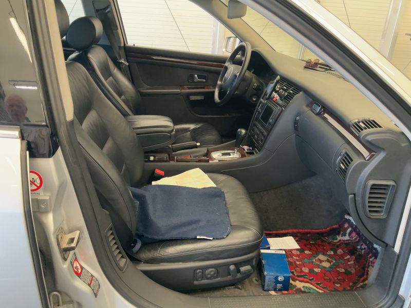 Audi A8 4.2 V8 quattro — zdjęcie 11
