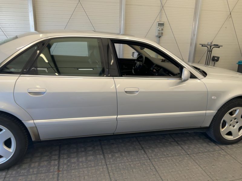 Audi A8 4.2 V8 quattro — zdjęcie 7
