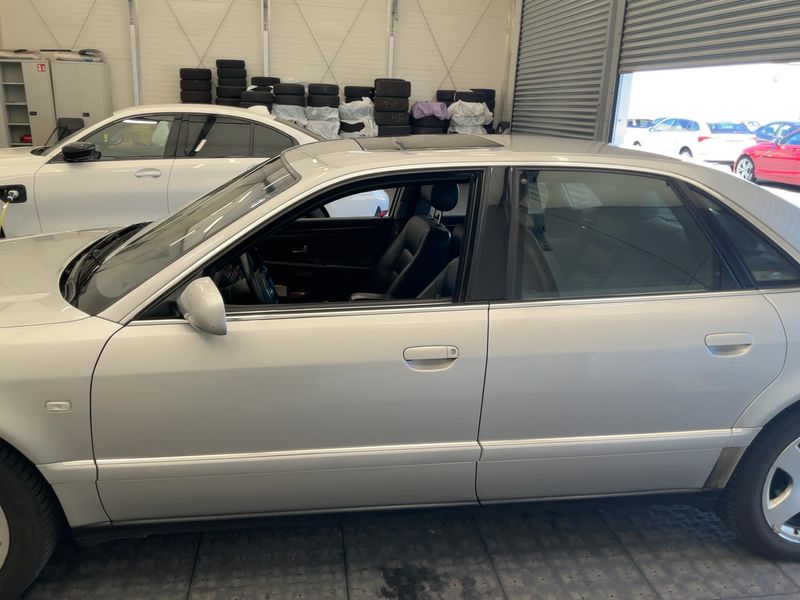 Audi A8 4.2 V8 quattro — zdjęcie 4