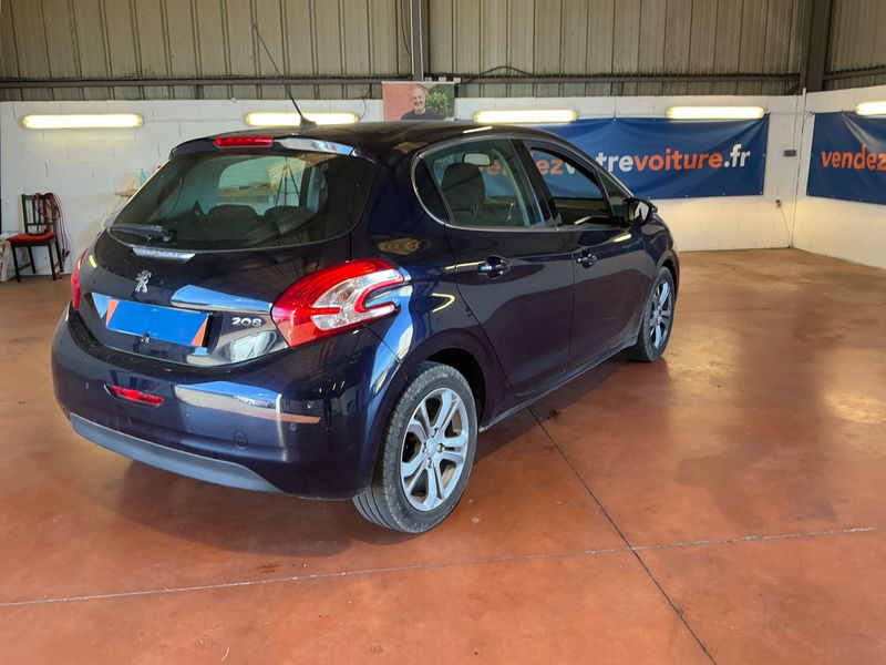 Peugeot 208 1.2 VTi Allure — zdjęcie 2