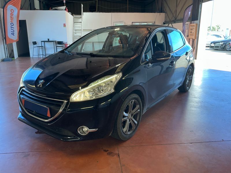 Peugeot 208 1.2 VTi Allure — zdjęcie 1