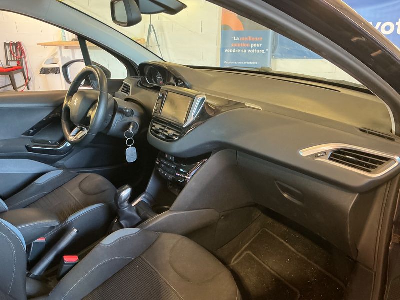 Peugeot 208 1.2 VTi Allure — zdjęcie 3