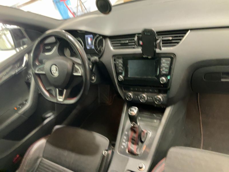Skoda Octavia 2.0 TDI RS — zdjęcie 12