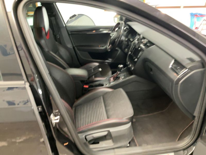 Skoda Octavia 2.0 TDI RS — zdjęcie 11