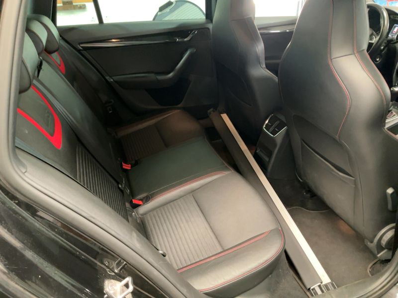 Skoda Octavia 2.0 TDI RS — zdjęcie 14