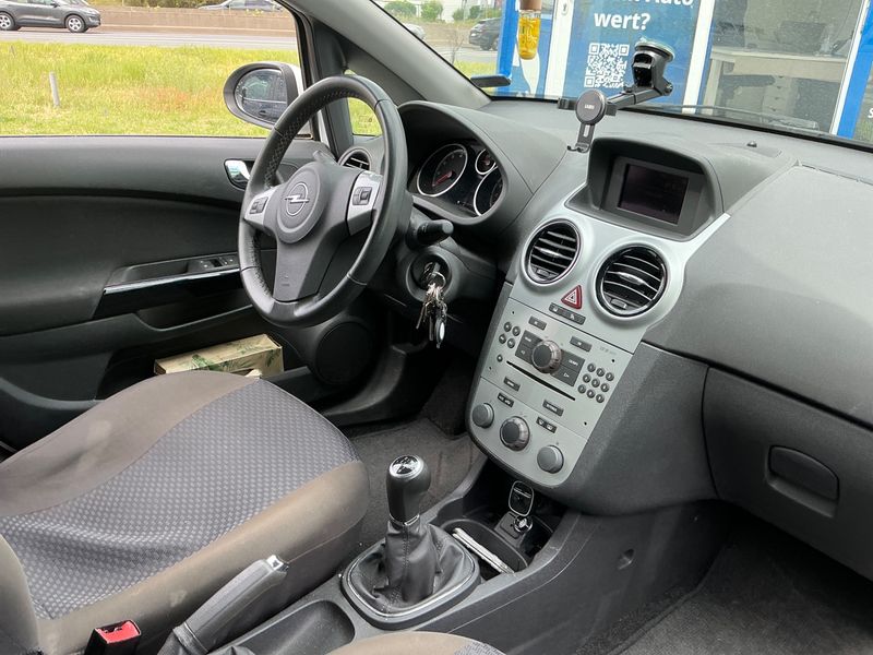 Opel Corsa 1.4 Satellite 2011 – снимка 3