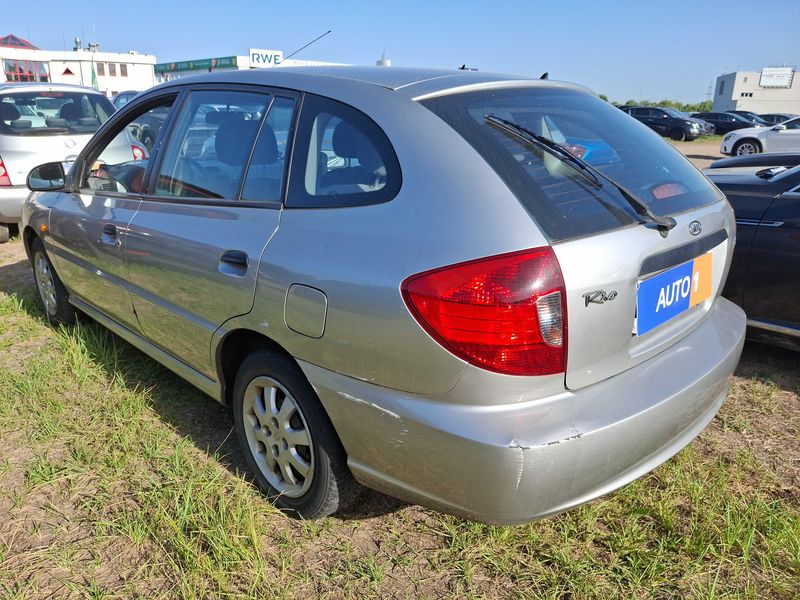Kia Rio 1.1 CRDi Attract — zdjęcie 3