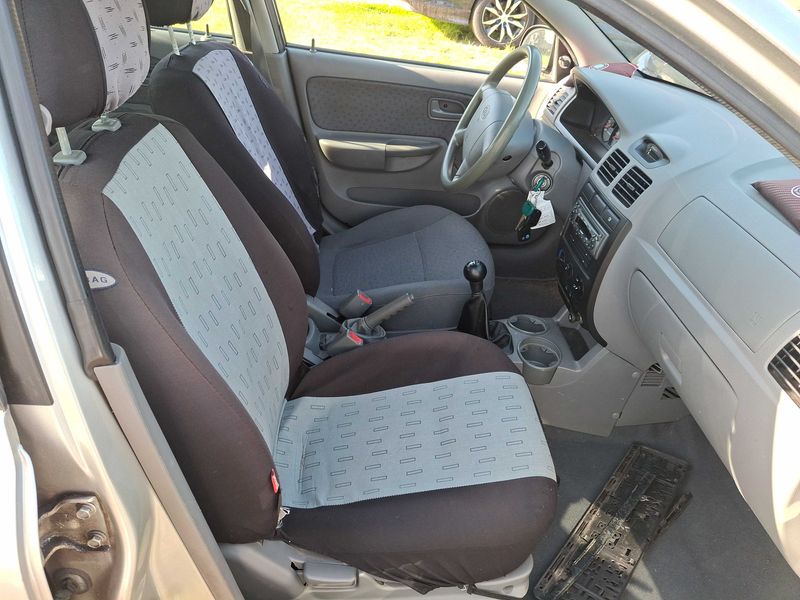 Kia Rio 1.1 CRDi Attract — zdjęcie 10