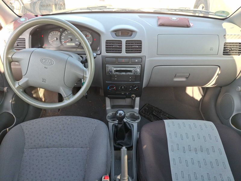 Kia Rio 1.1 CRDi Attract — zdjęcie 11