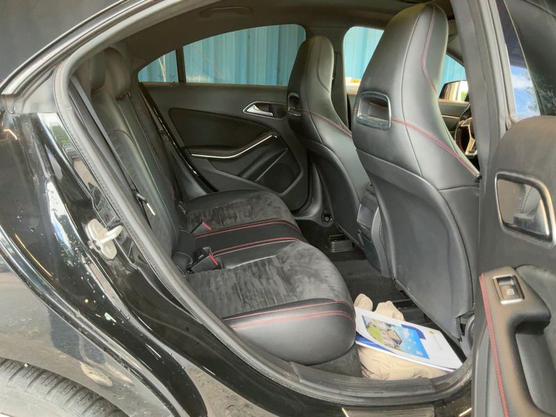 Mercedes-Benz CLA-Klasse CLA 200 AMG Line — zdjęcie 14
