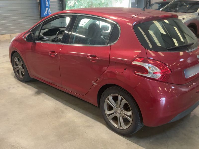 Peugeot 208 1.6 Allure — zdjęcie 3