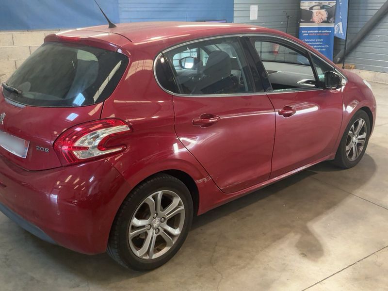 Peugeot 208 1.6 Allure — zdjęcie 6