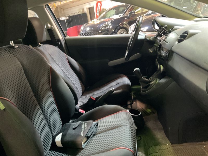Mazda 2 1.3 Active — zdjęcie 3