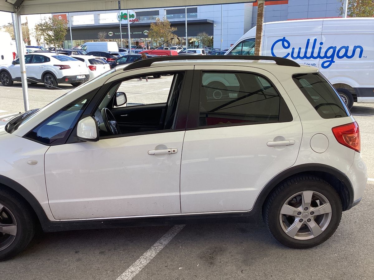 Suzuki SX4 2011 — photo 5