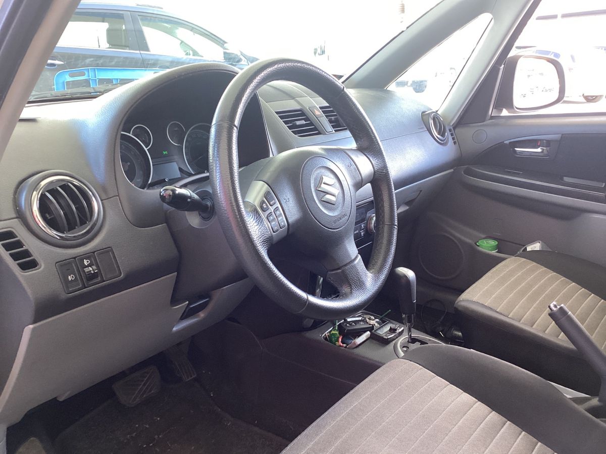 Suzuki SX4 2011 — photo 36