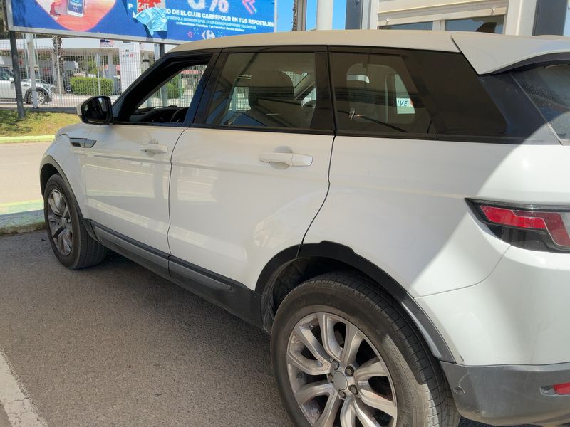 Land Rover Evoque 2.0 Td4 SE — zdjęcie 3