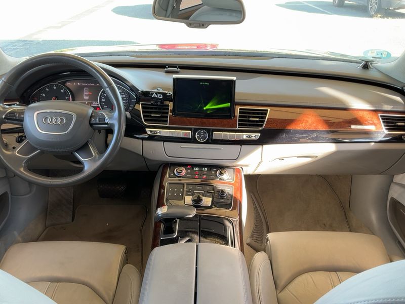Audi A8 4.2 V8 FSI quattro — zdjęcie 12