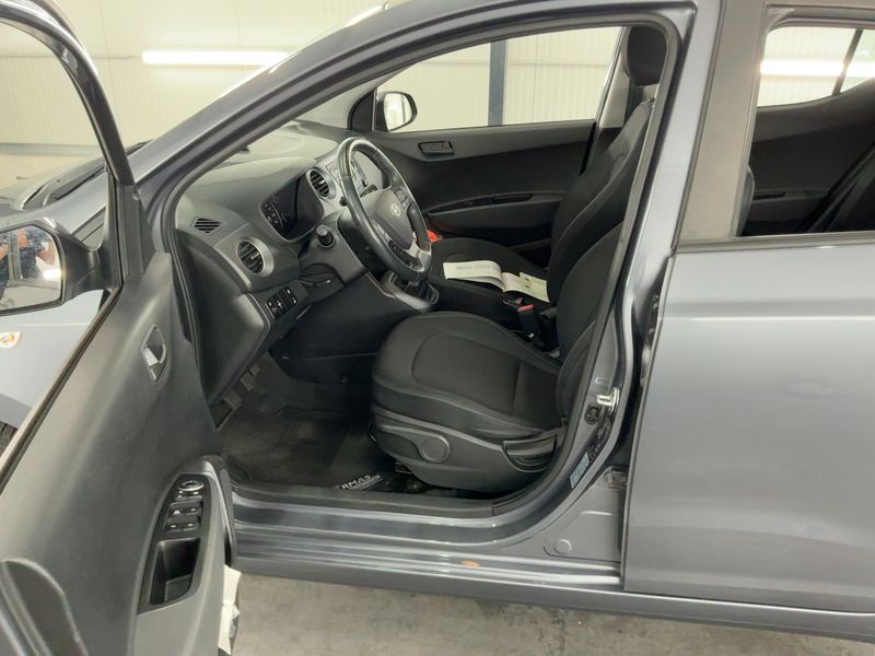 Hyundai i10 1.0 YES! — zdjęcie 11