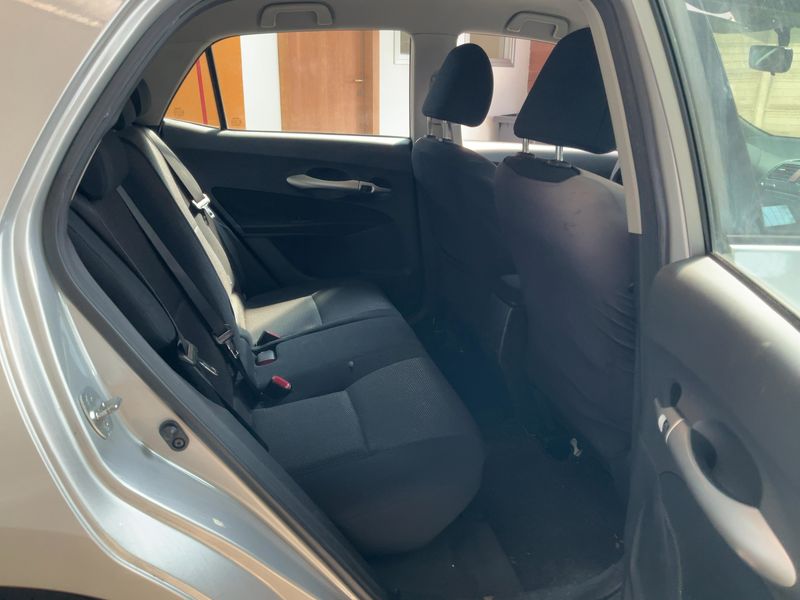 Toyota Auris 1.8 Hybrid Executive — zdjęcie 14