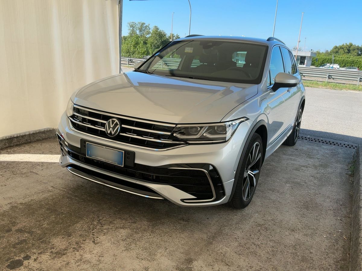 Volkswagen Tiguan 2023 — photo 1