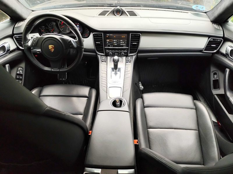Porsche Panamera Turbo — zdjęcie 11