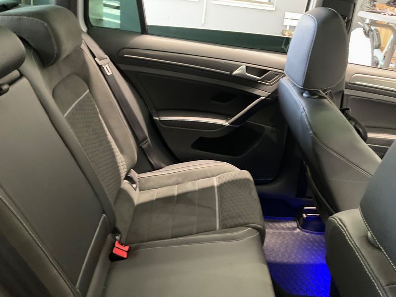 Volkswagen Golf VII 2.0 TDI GTD BlueMotion Tech 2018 – снимка 29