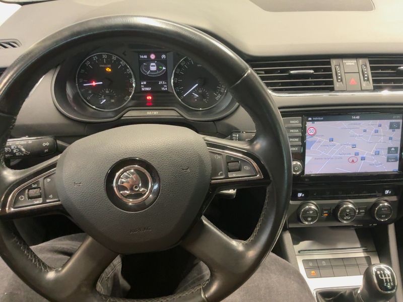 Skoda Octavia 2.0 TDI Elegance — zdjęcie 12