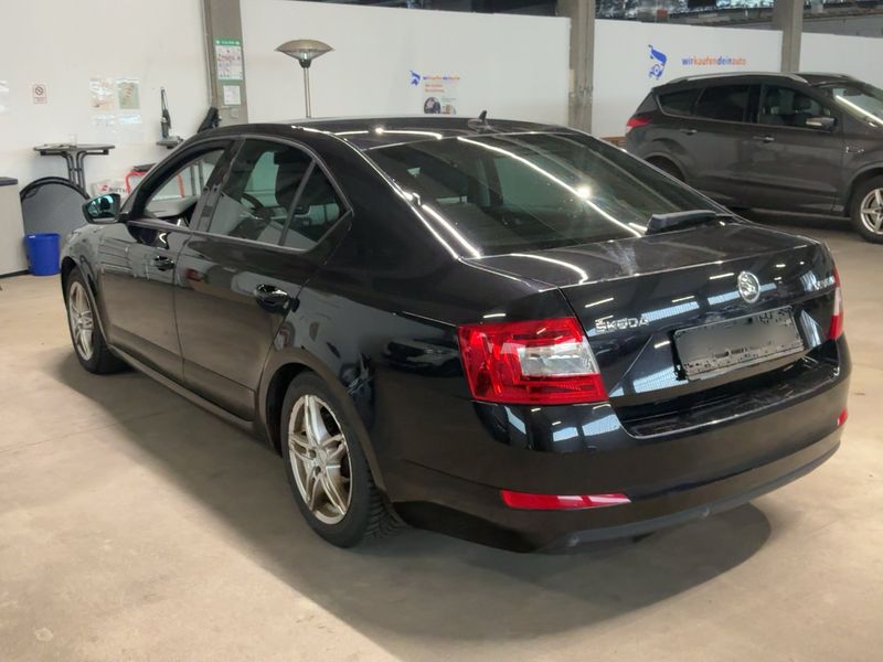 Skoda Octavia 2.0 TDI Elegance — zdjęcie 3