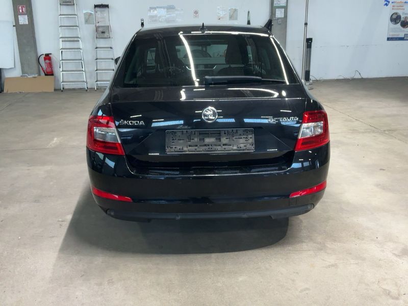 Skoda Octavia 2.0 TDI Elegance — zdjęcie 5