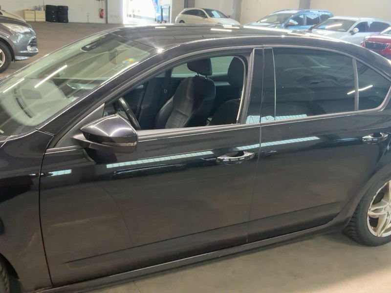 Skoda Octavia 2.0 TDI Elegance — zdjęcie 4