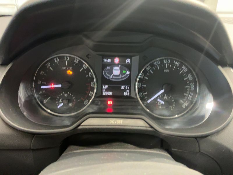 Skoda Octavia 2.0 TDI Elegance — zdjęcie 13