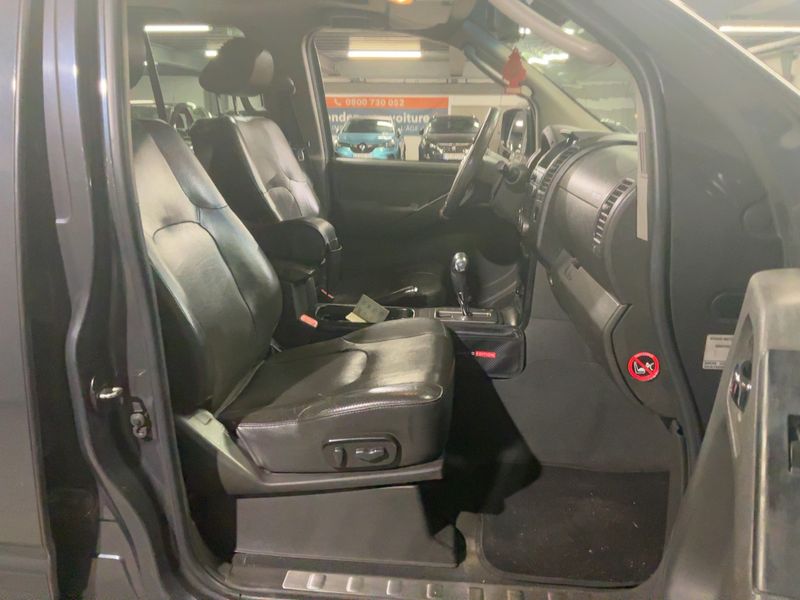 Nissan Navara Pick-up 2.5 dCi Double Cab SE 4x4 — zdjęcie 11