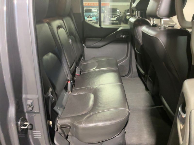 Nissan Navara Pick-up 2.5 dCi Double Cab SE 4x4 — zdjęcie 14